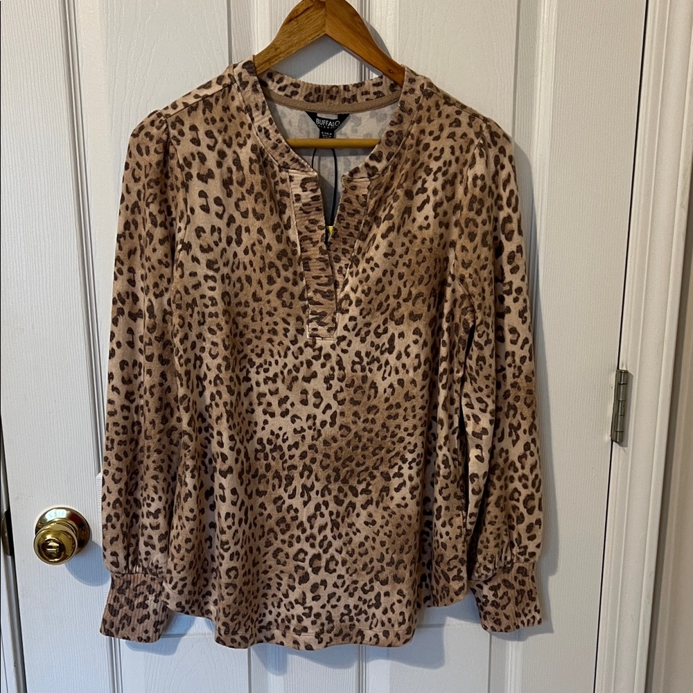 Buffalo David Britton Ladies’ V neck Top Size Small